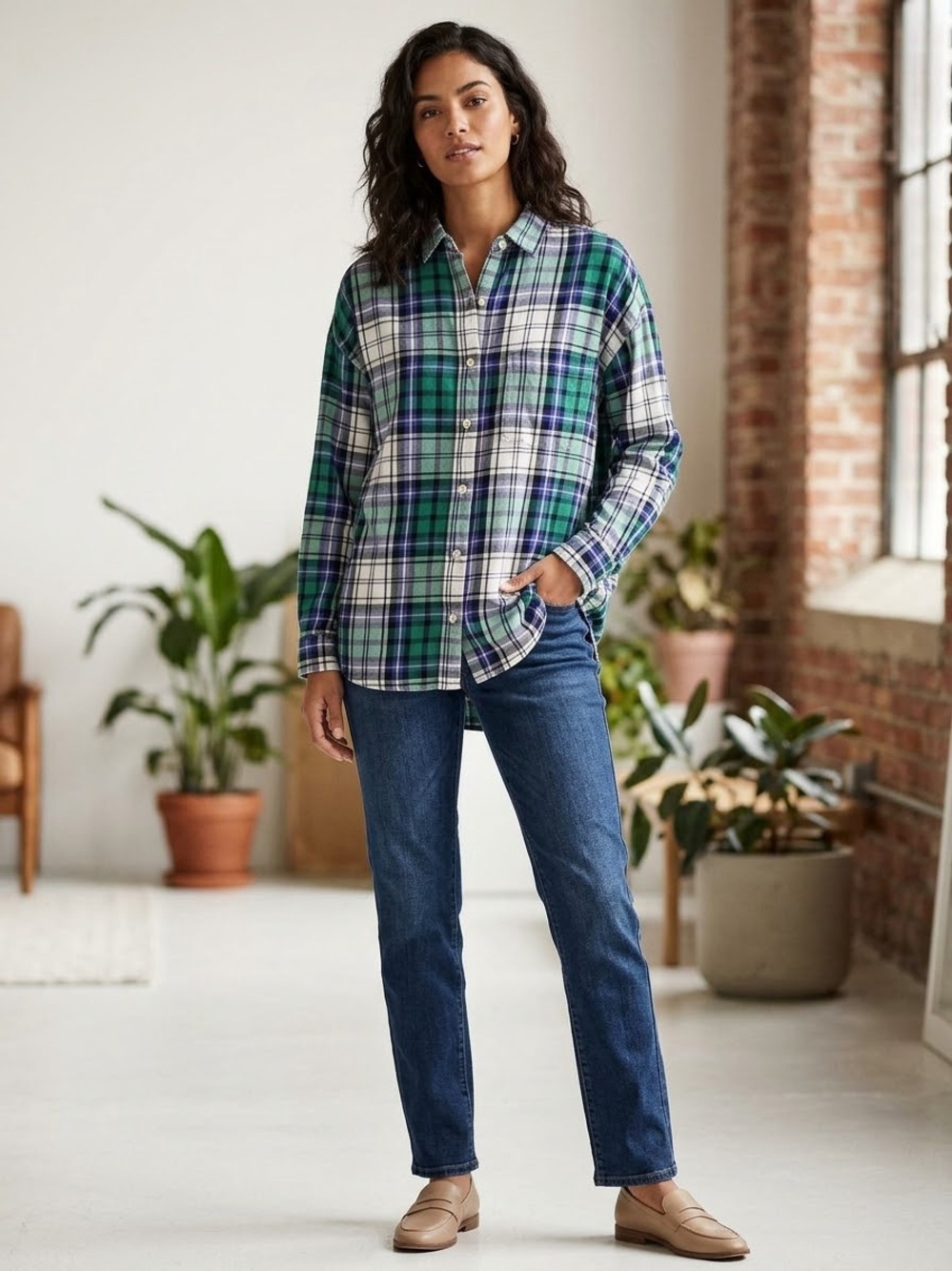 Old Navy Straight-Leg Jeans in Dark Blue Wash